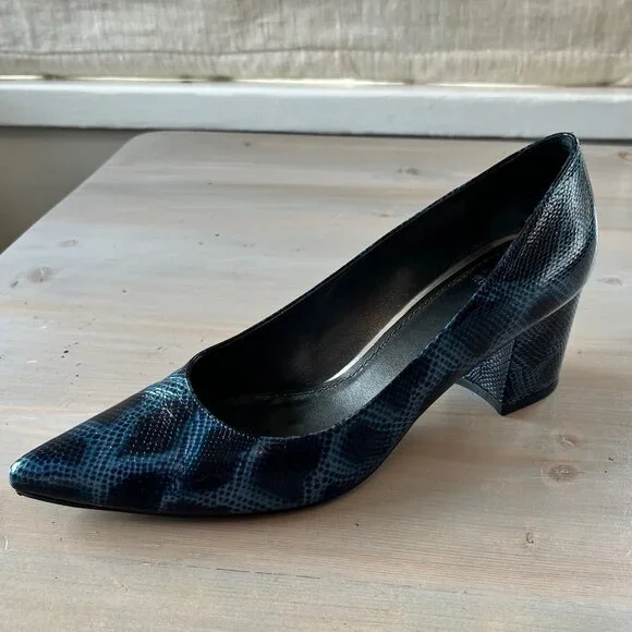 Stuart Weitzman First Class Blue Rattler Pumps - Picture 9 of 10